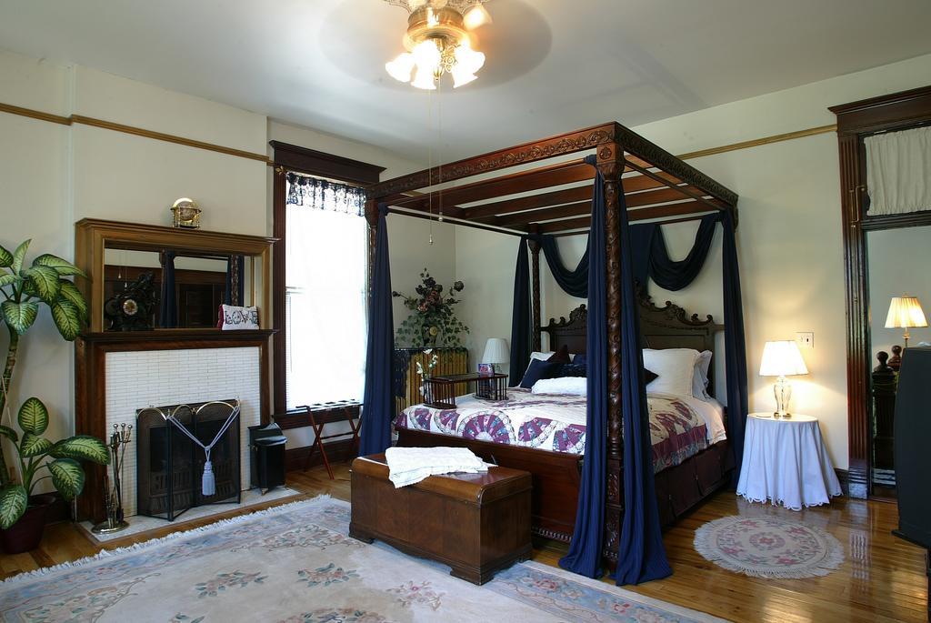 Beall Mansion An Elegant Bed & Breakfast Inn オールトン 部屋 写真