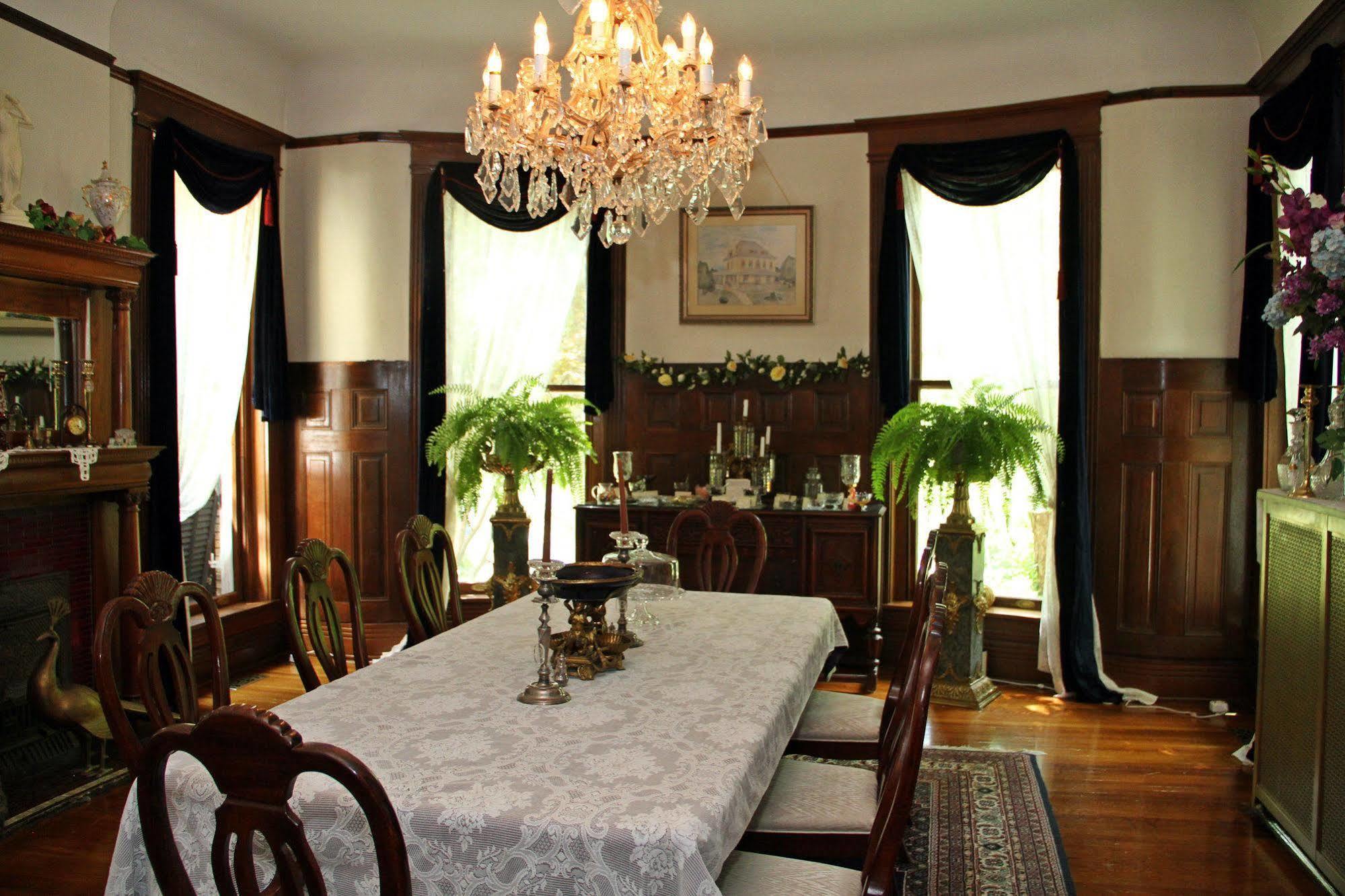 Beall Mansion An Elegant Bed & Breakfast Inn オールトン エクステリア 写真
