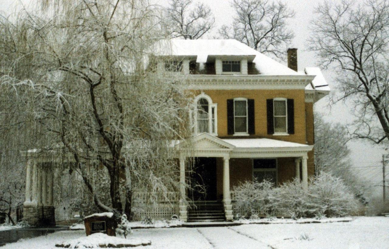 Beall Mansion An Elegant Bed & Breakfast Inn オールトン エクステリア 写真